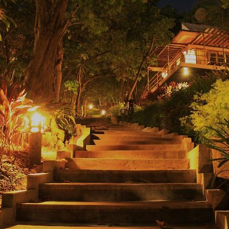 Tugawe Cove Resort Colongcocon Esterno foto