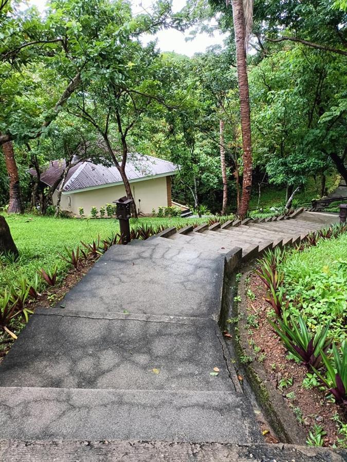 Tugawe Cove Resort Colongcocon Esterno foto
