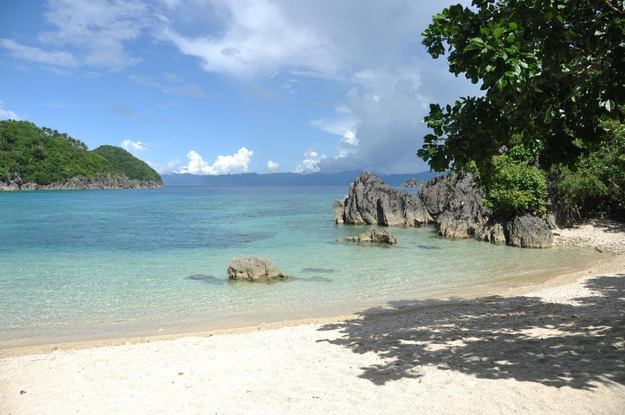 Tugawe Cove Resort Colongcocon Esterno foto